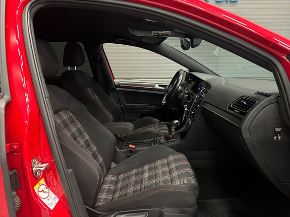 Volkswagen Golf I 16 of 26
