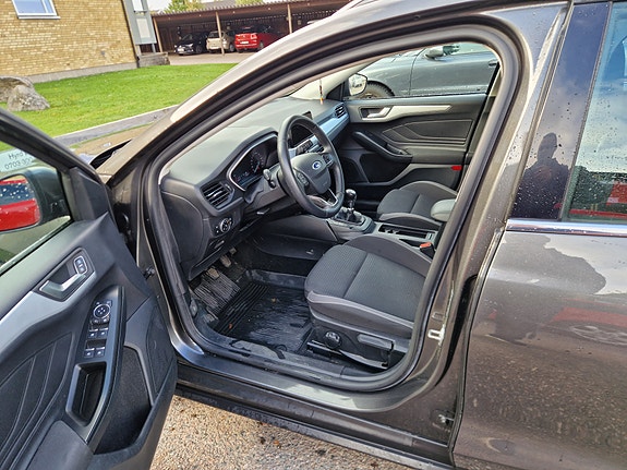 Ford Focus 5 of 9
