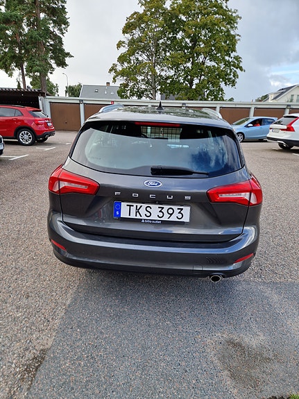 Ford Focus 2 of 9