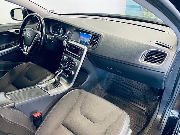 Volvo V60 7 of 12