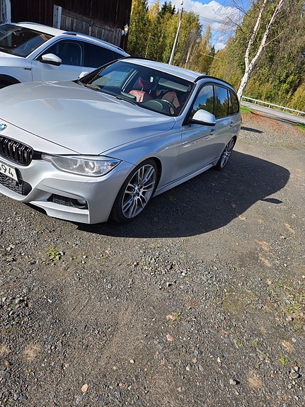 BMW 330d 2 of 4