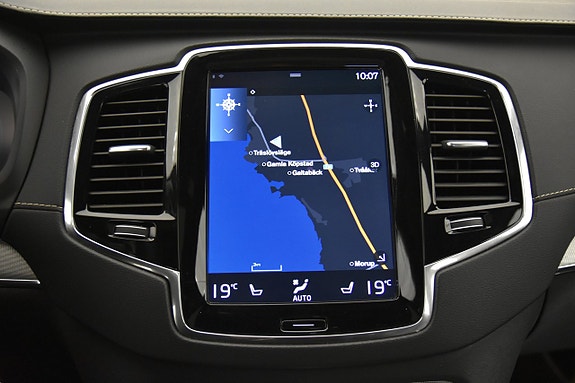Volvo XC90 24 of 26