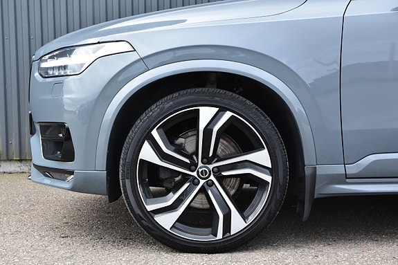 Volvo XC90 5 of 26