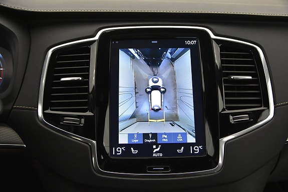 Volvo XC90 25 of 26