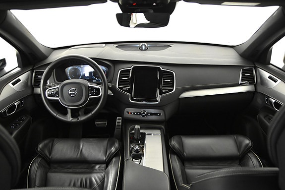 Volvo XC90 11 of 26