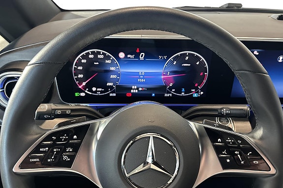 Mercedes-Benz V300 11 of 26