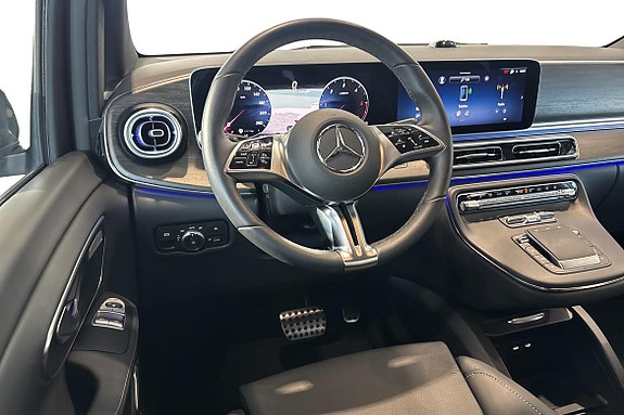 Mercedes-Benz V300 10 of 26