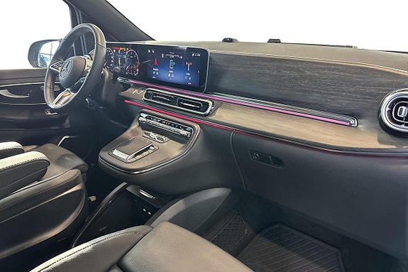 Mercedes-Benz V300 13 of 26