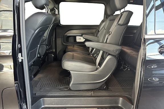 Mercedes-Benz V300 15 of 26