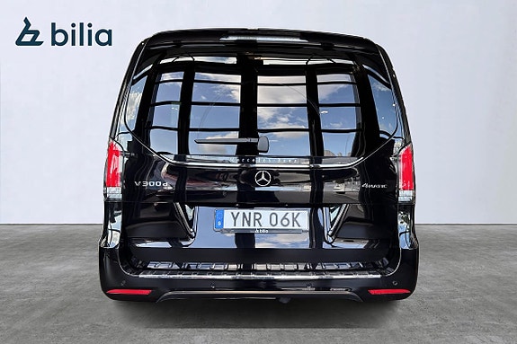 Mercedes-Benz V300 5 of 26