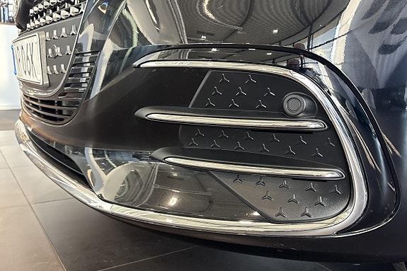 Mercedes-Benz V300 8 of 26