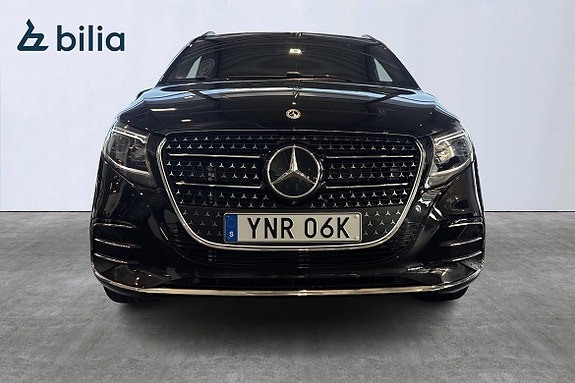 Mercedes-Benz V300 2 of 26