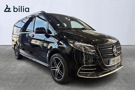 Mercedes-Benz V300 3 of 26