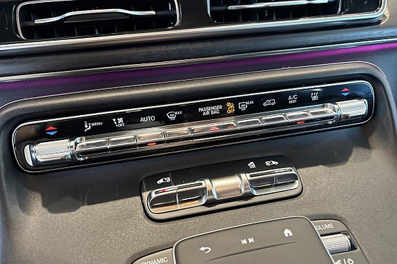 Mercedes-Benz V300 22 of 26