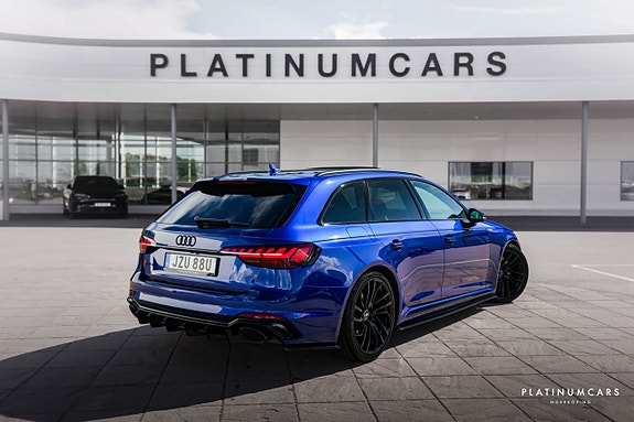 Audi RS4 2 of 22