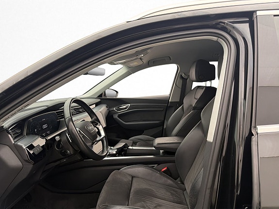 Audi e-tron 13 of 30