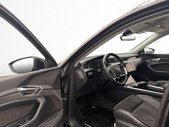Audi e-tron 12 of 30