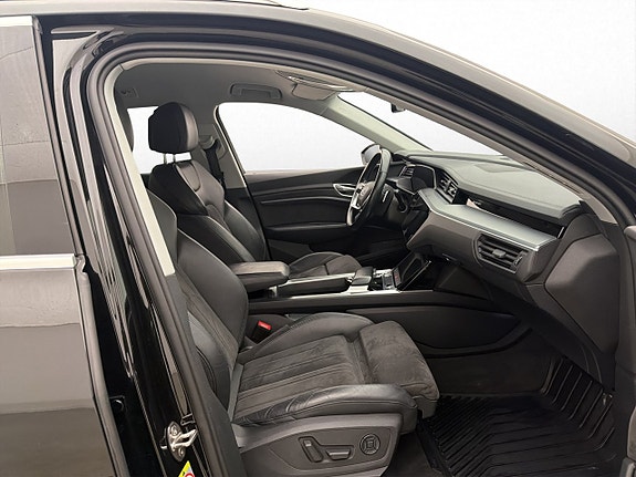 Audi e-tron 29 of 30