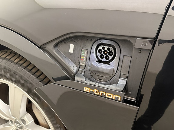 Audi e-tron 11 of 30