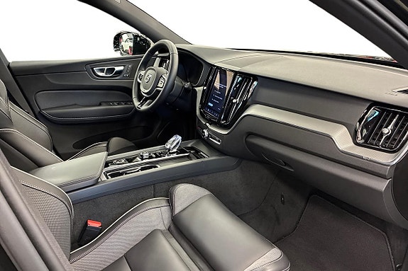 Volvo XC60 7 of 22