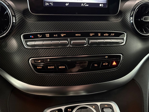 Mercedes-Benz V300 13 of 24