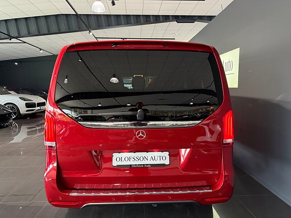 Mercedes-Benz V300 9 of 24