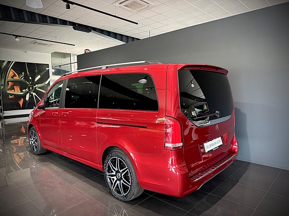 Mercedes-Benz V300 3 of 24