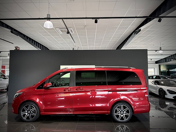 Mercedes-Benz V300 2 of 24