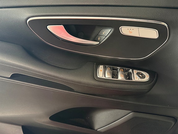 Mercedes-Benz V300 17 of 24