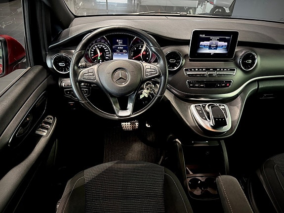 Mercedes-Benz V300 4 of 24