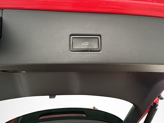 Volkswagen T-Roc 29 of 30