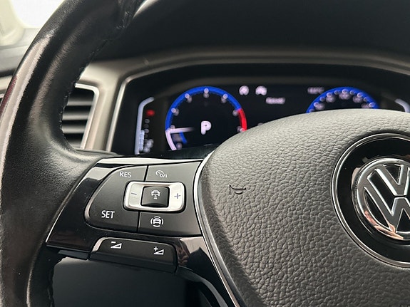 Volkswagen T-Roc 17 of 30