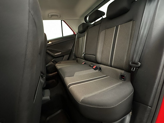 Volkswagen T-Roc 27 of 30