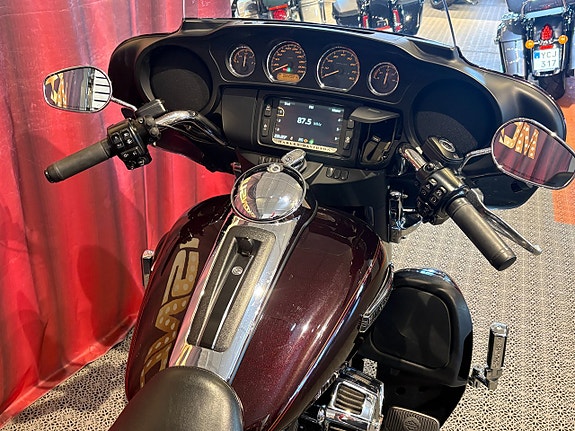 Harley-Davidson TRI GLIDE TRIKE ULTRA CLASSIC (FLHTCUTG) 12 of 15