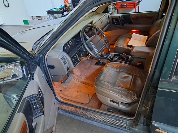 Jeep Grand Cherokee 4 of 8