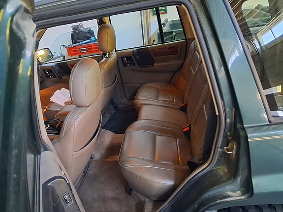 Jeep Grand Cherokee 5 of 8