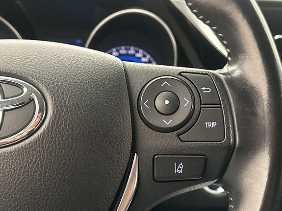 Toyota Auris 18 of 30