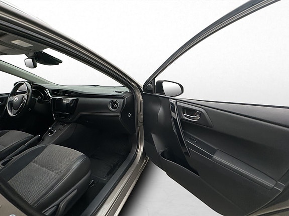 Toyota Auris 26 of 30