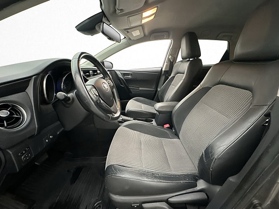 Toyota Auris 11 of 30
