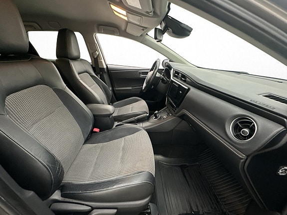 Toyota Auris 27 of 30