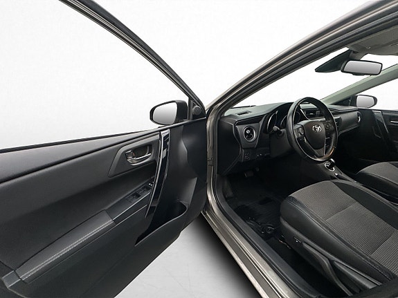 Toyota Auris 10 of 30