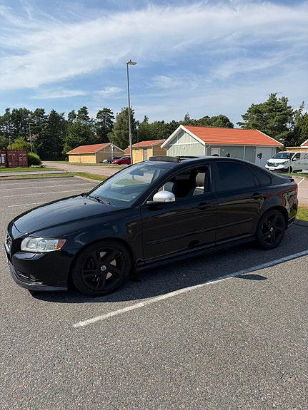 Volvo S40 2 of 5