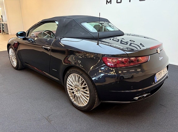Alfa Romeo Spider 4 of 7