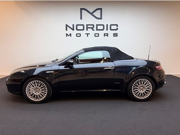 Alfa Romeo Spider 2 of 7