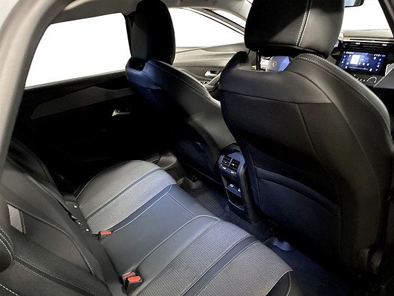 Peugeot 308 SW 15 of 19
