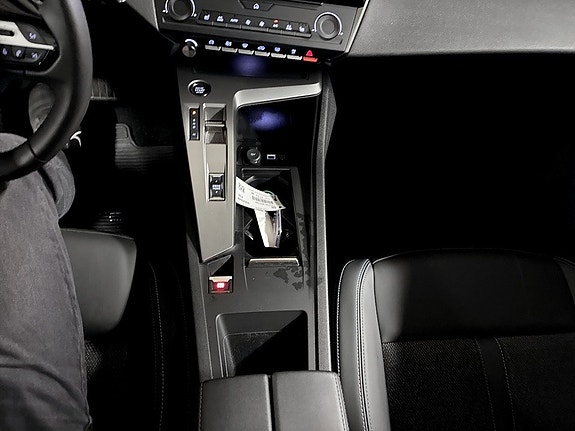 Peugeot 308 SW 13 of 19