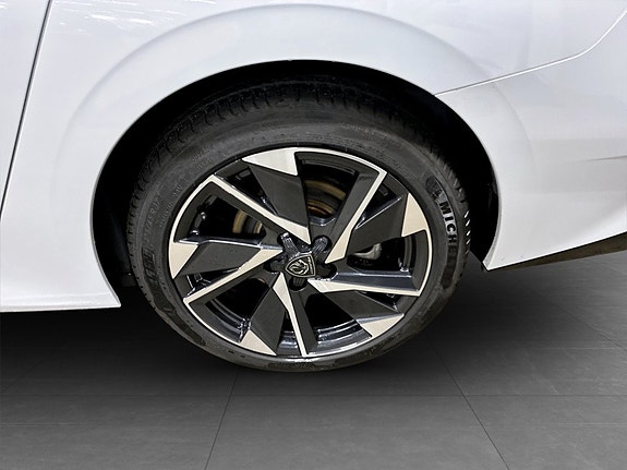 Peugeot 308 SW 18 of 19