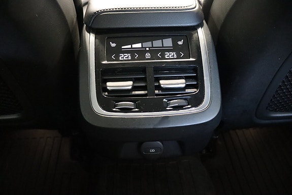 Volvo V60 Cross Country 13 of 30