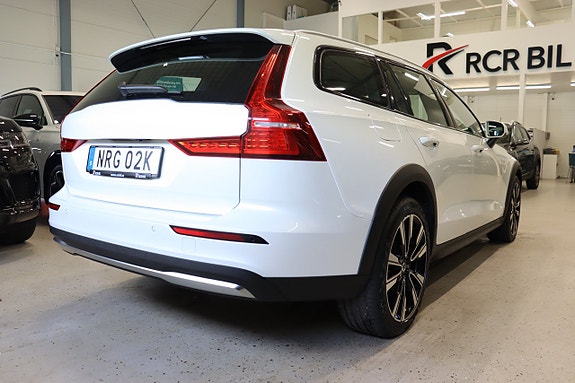Volvo V60 Cross Country 5 of 30