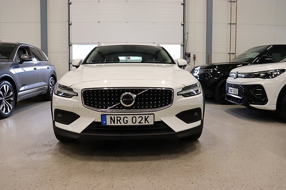 Volvo V60 Cross Country 3 of 30